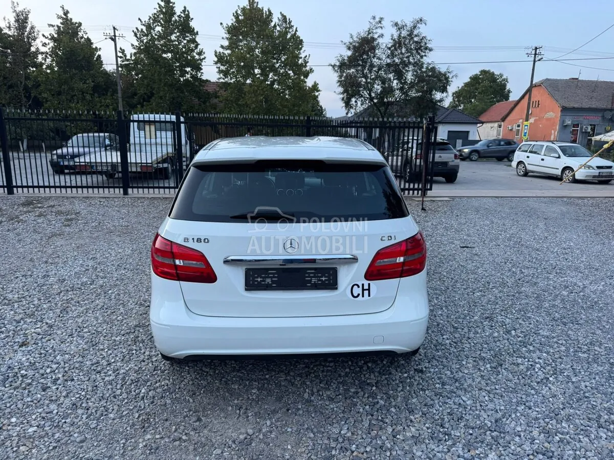 Mercedes-Benz B 180 2014 photo 4