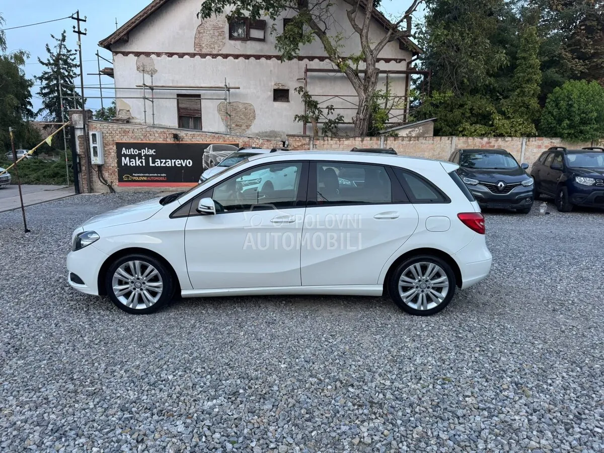 Mercedes-Benz B 180 2014 photo 2