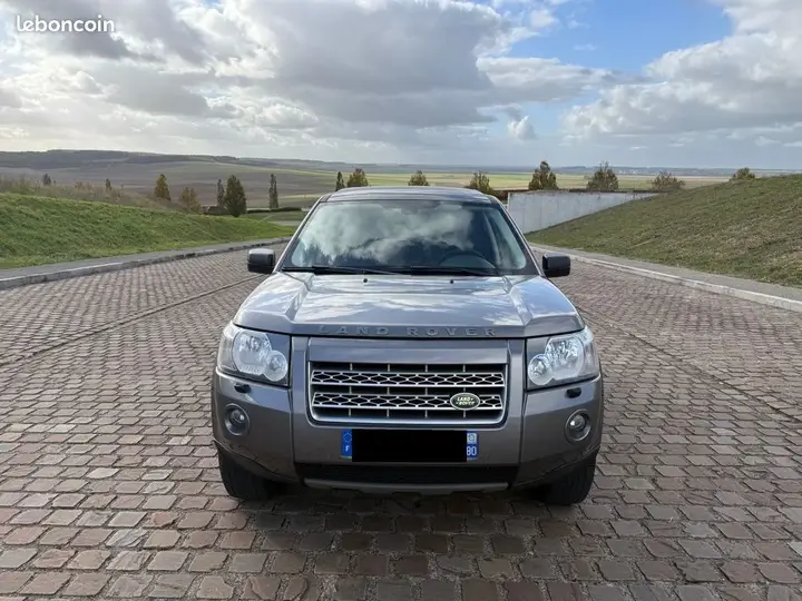 Land Rover Freelander 2010 photo 4
