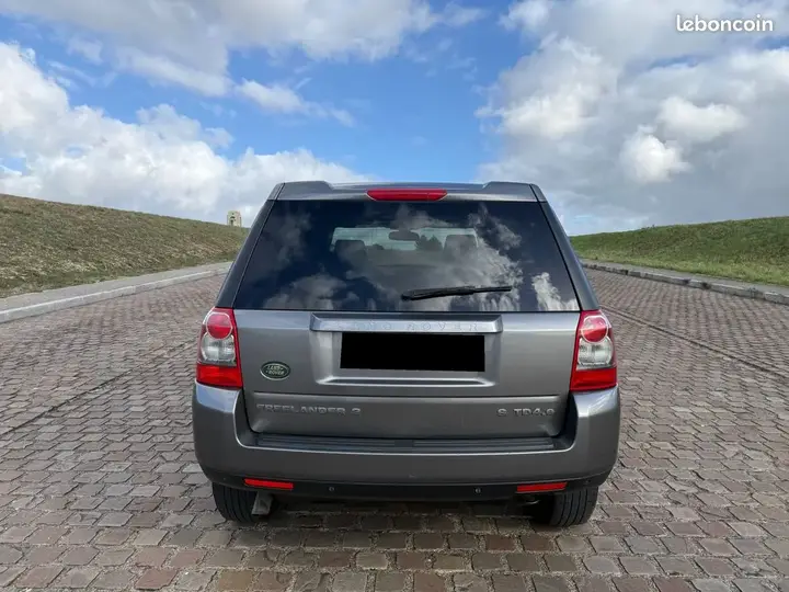 Land Rover Freelander 2010 photo 3