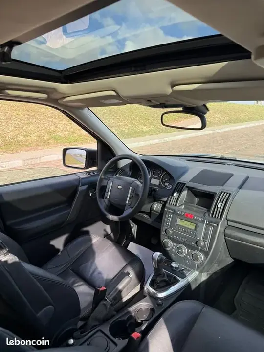 Land Rover Freelander 2010 photo 5