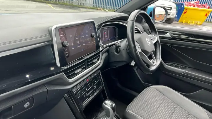 Volkswagen T-Roc 2023 photo 2