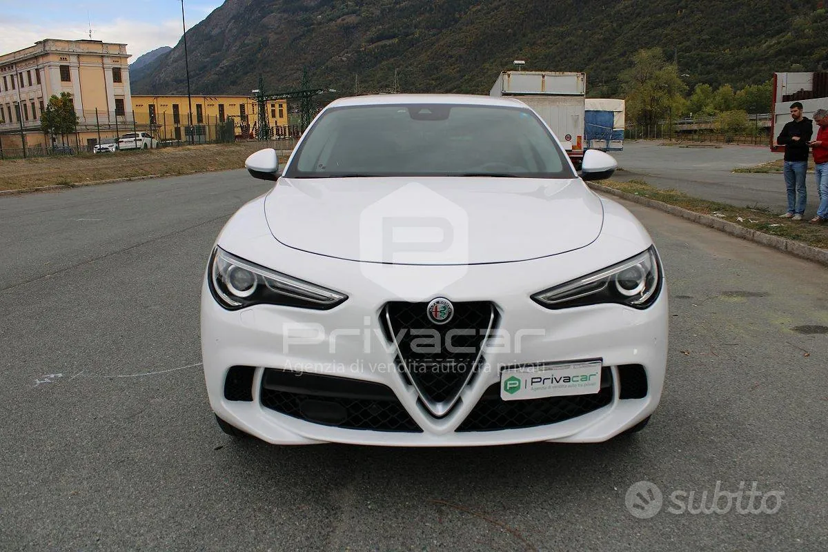 Alfa Romeo Stelvio 2018 photo 2