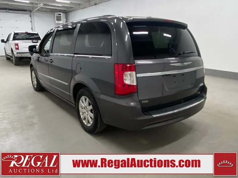 Chrysler Town & Country 2015 photo 4