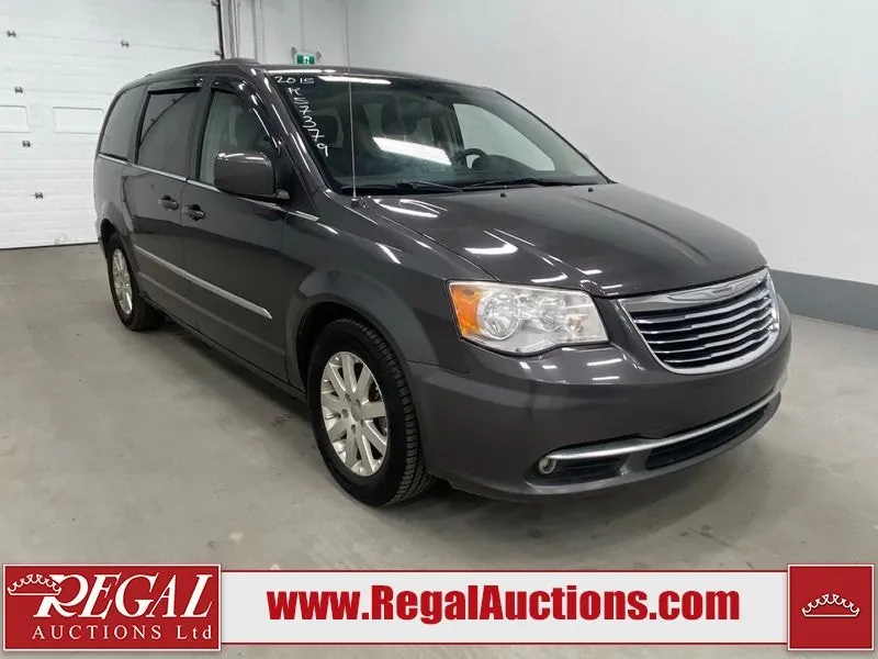 Chrysler Town & Country 2015 photo 2