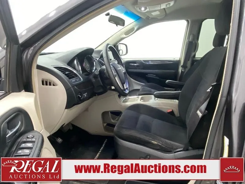 Chrysler Town & Country 2015 photo 5