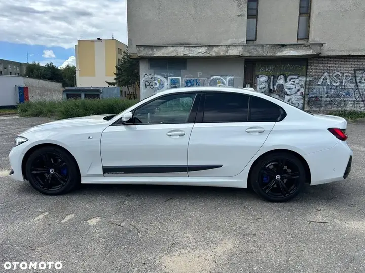 BMW 3 Series 2023 photo 4