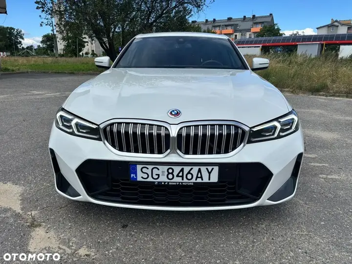 BMW 3 Series 2023 photo 2