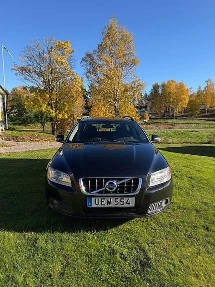 Volvo V70 2010 photo 2