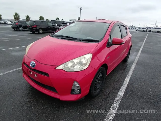 Toyota Aqua S 2013 photo 2