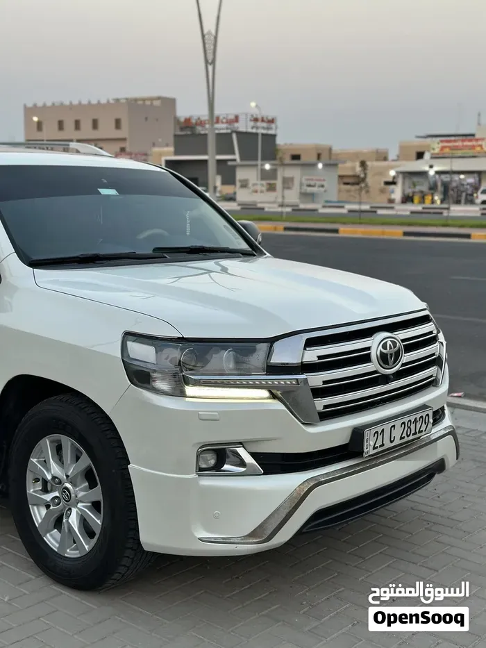 Toyota Land Cruiser 2017 photo 2