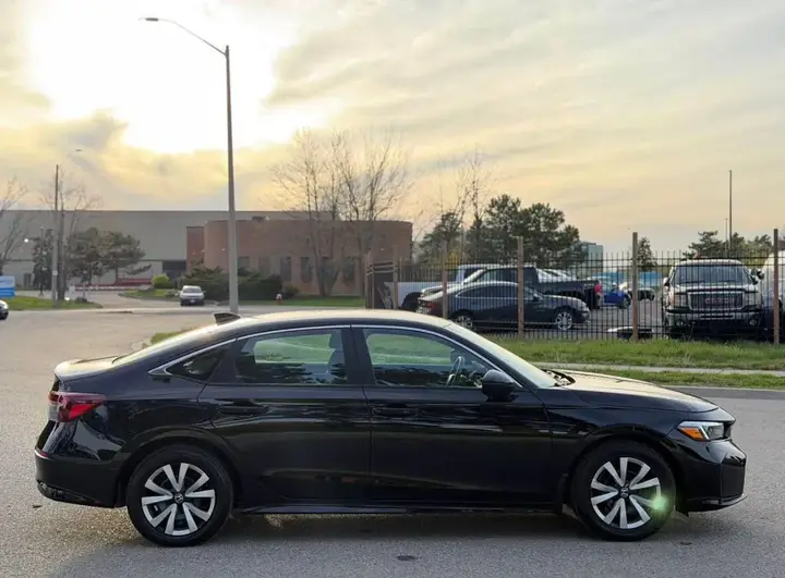 Honda Civic 2026 photo 2
