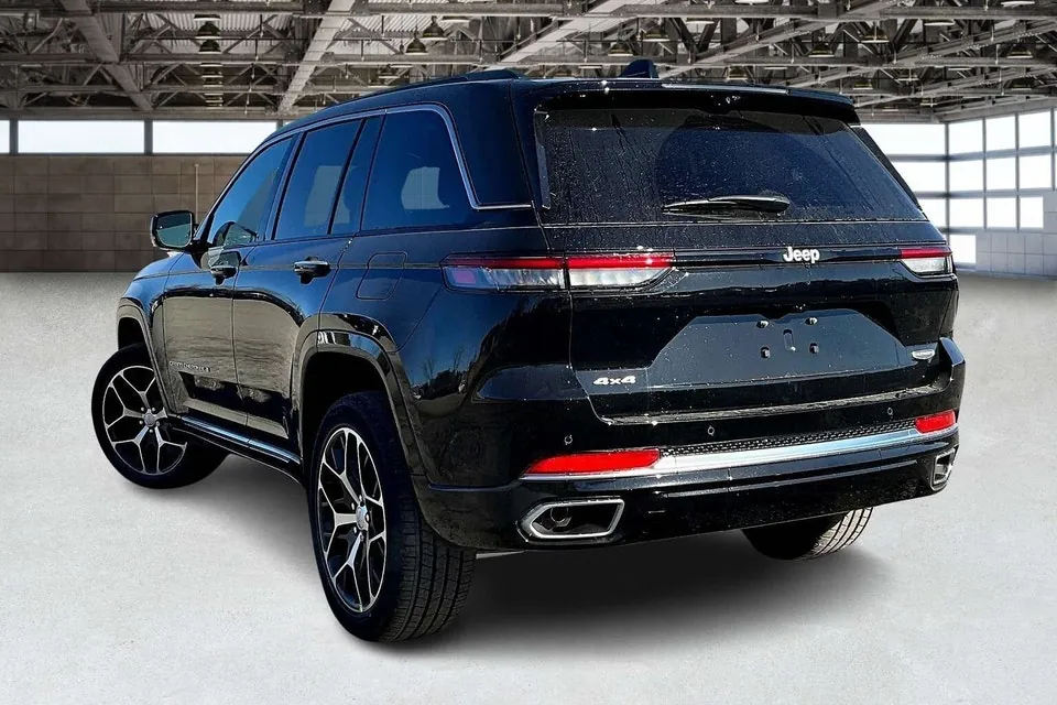 Jeep Grand Cherokee 2024 photo 3