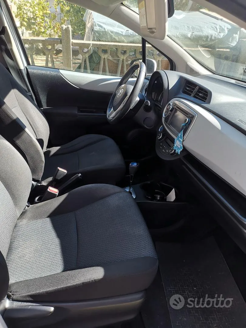 Toyota Yaris 2014 photo 5