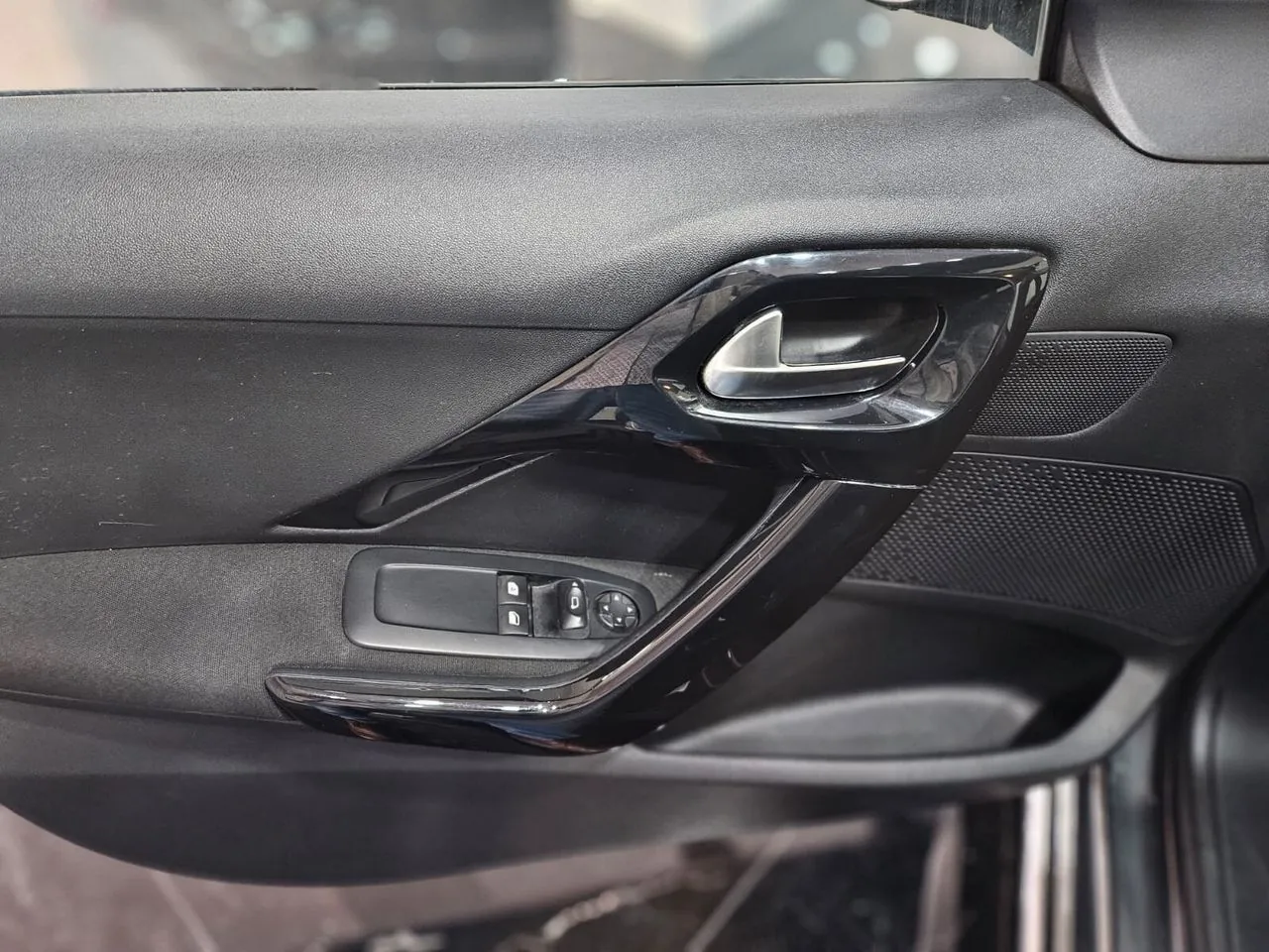 Peugeot 208 2016 photo 5