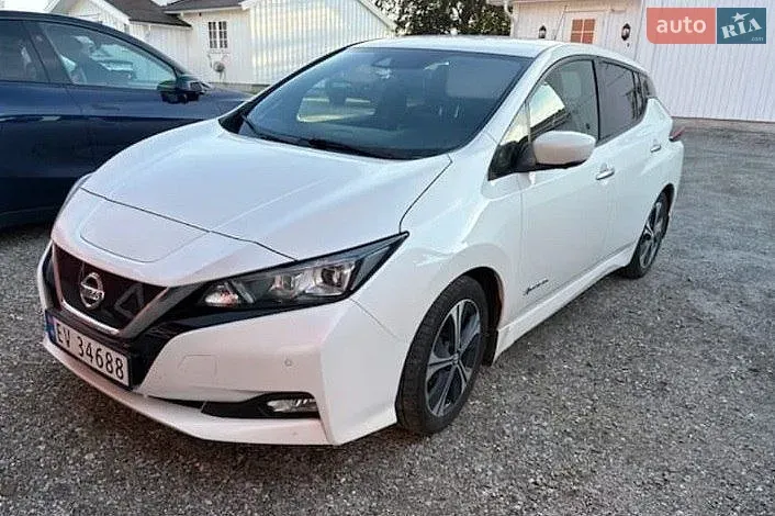 Nissan Leaf 2018 photo 2