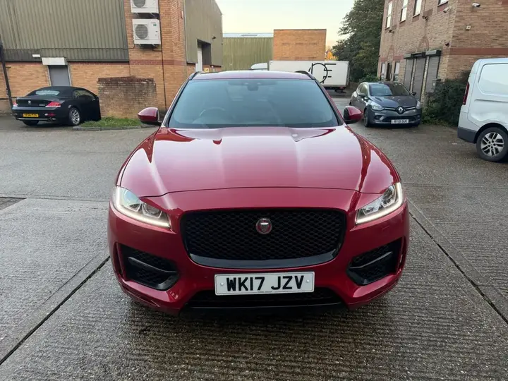 Jaguar F-Pace 2017 photo 2
