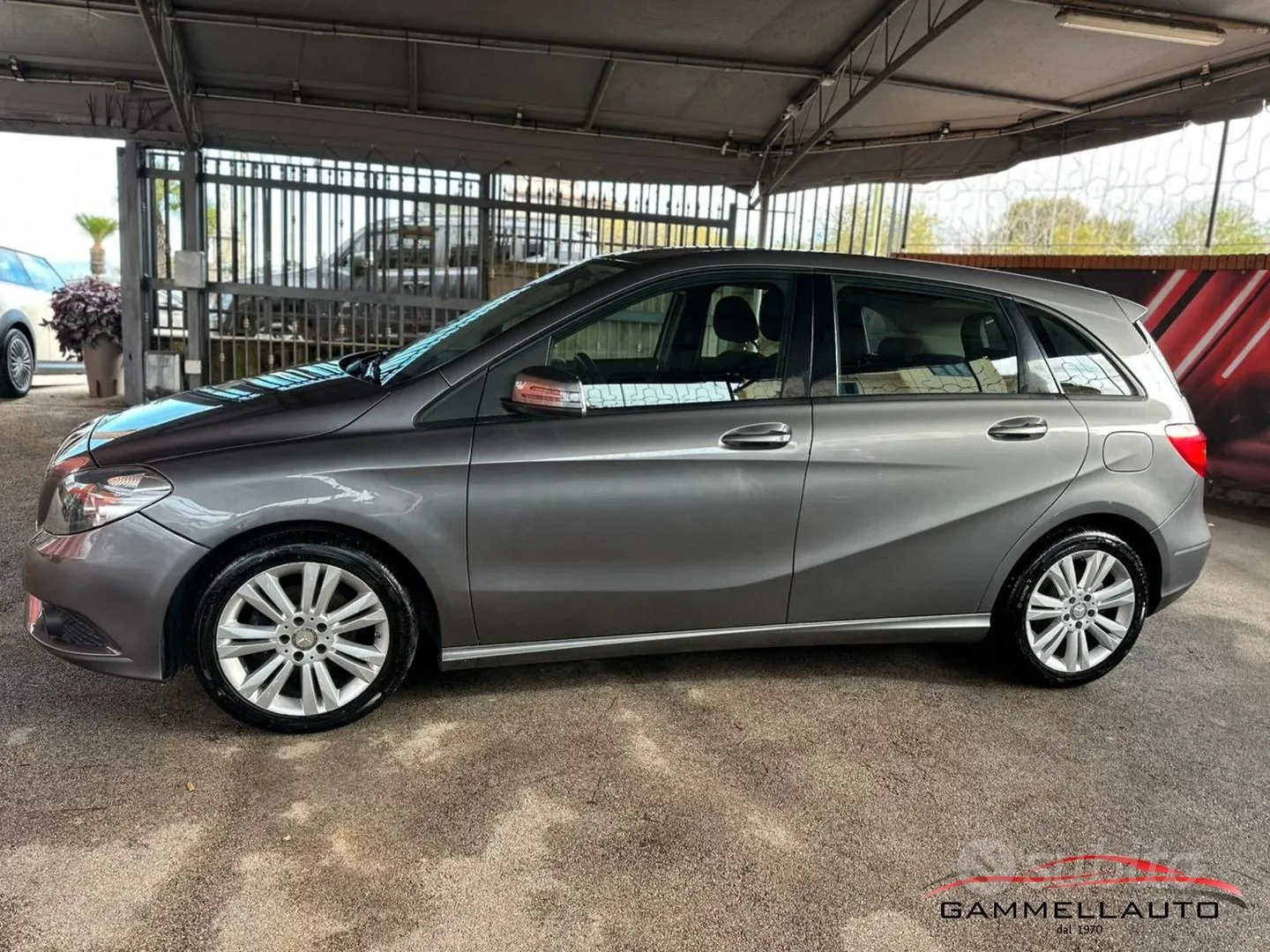 Mercedes-Benz B160 2014 photo 3