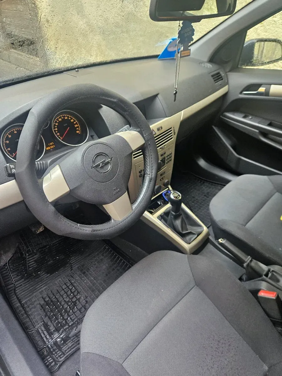 Opel Astra 2008 photo 2