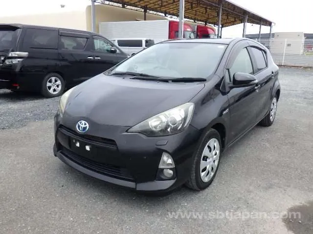 Toyota Aqua G 2014 photo 2