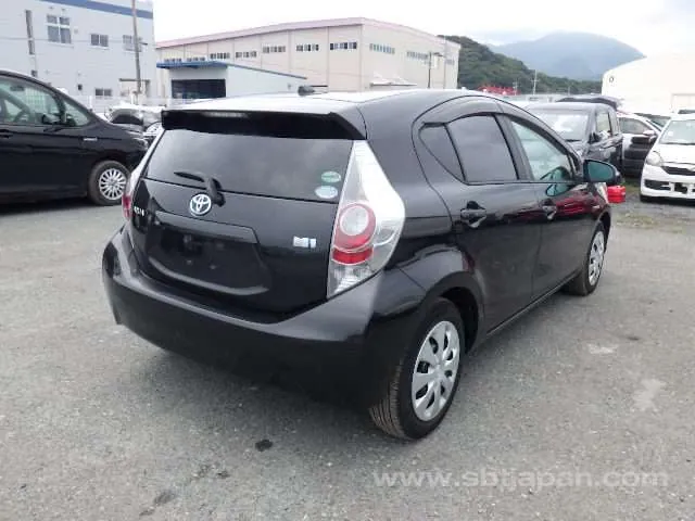 Toyota Aqua G 2014 photo 4
