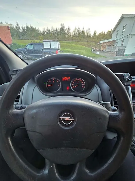 Opel Vivaro 2011 photo 2