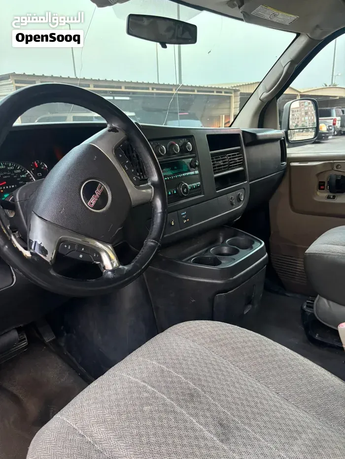 GMC Savana 2012 photo 2