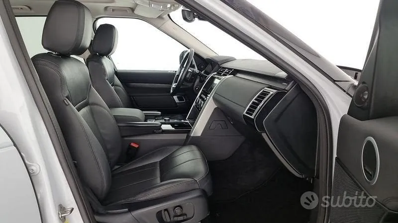 Land Rover Discovery 2019 photo 2