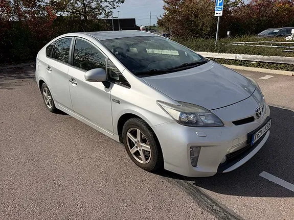 Toyota Prius Plug-In Hybrid 2013 photo 2