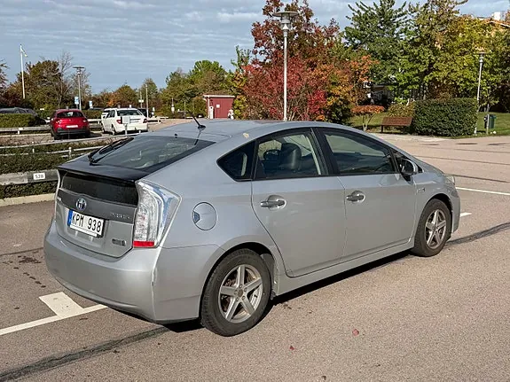 Toyota Prius Plug-In Hybrid 2013 photo 3