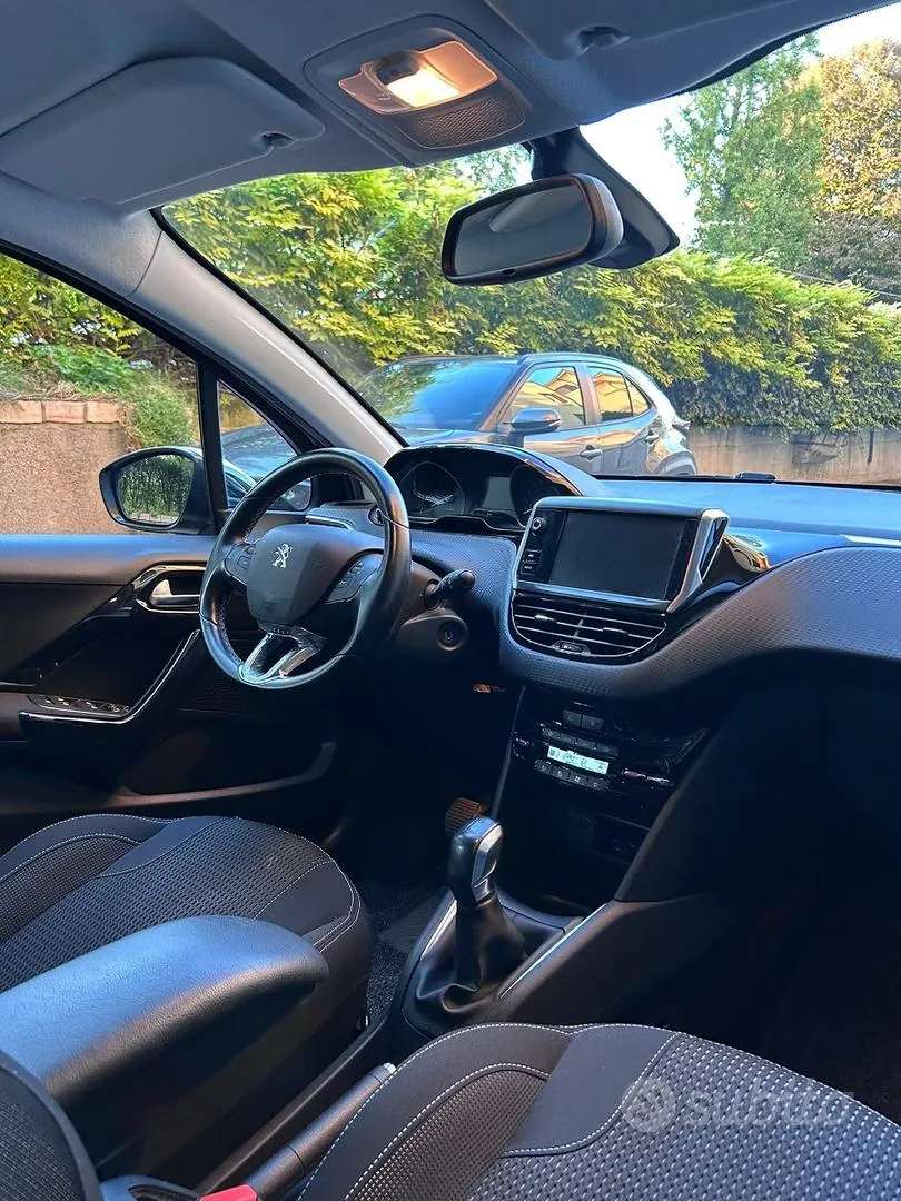 Peugeot 208 2017 photo 5