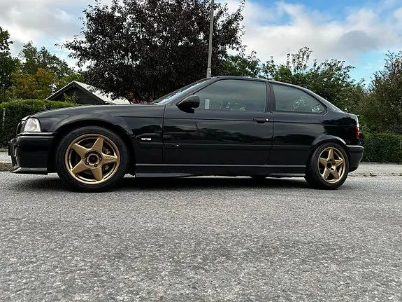 BMW 323Ti 1998 photo 2