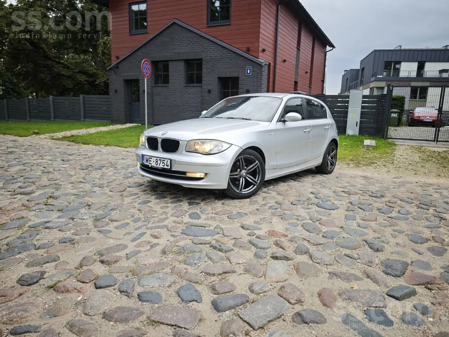 BMW 118 2009 photo 2