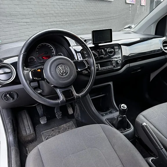Volkswagen Up 2015 photo 4