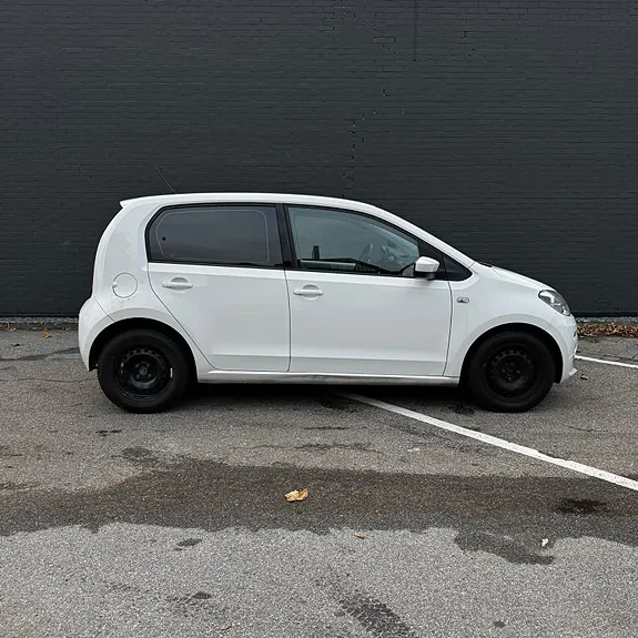 Volkswagen Up 2015 photo 2