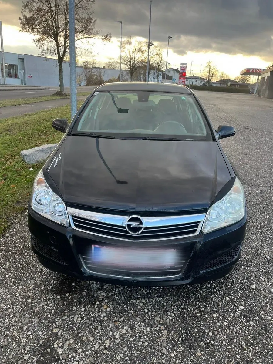 Opel Astra 2009 photo 2