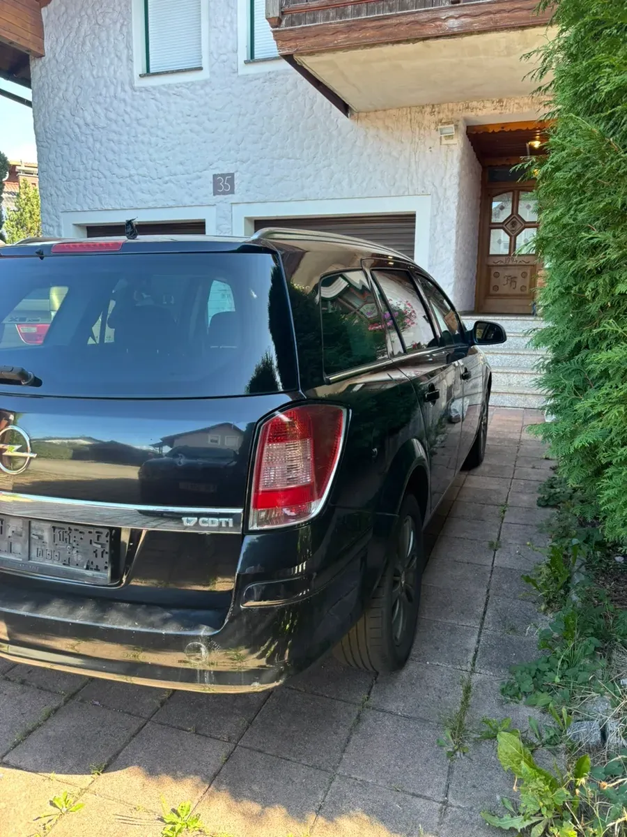 Opel Astra 2010 photo 3