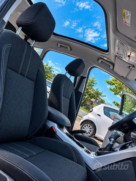 Ford C-Max 2011 photo 4