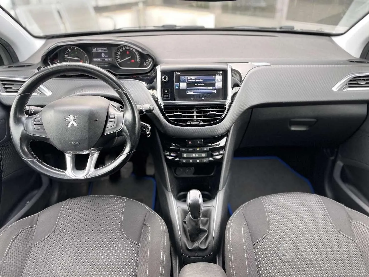 Peugeot E-208 2016 photo 2