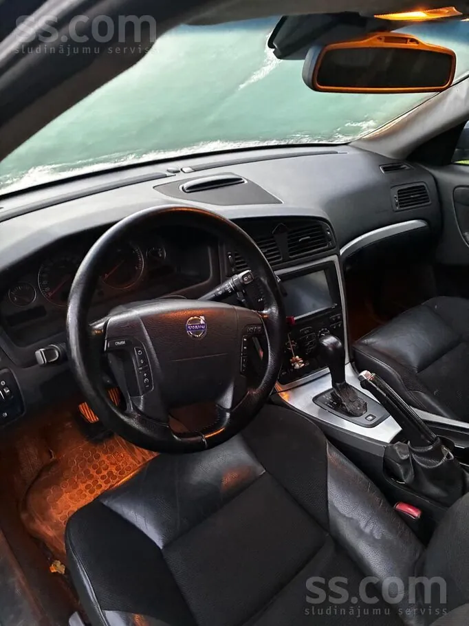 Volvo V70 2006 photo 2