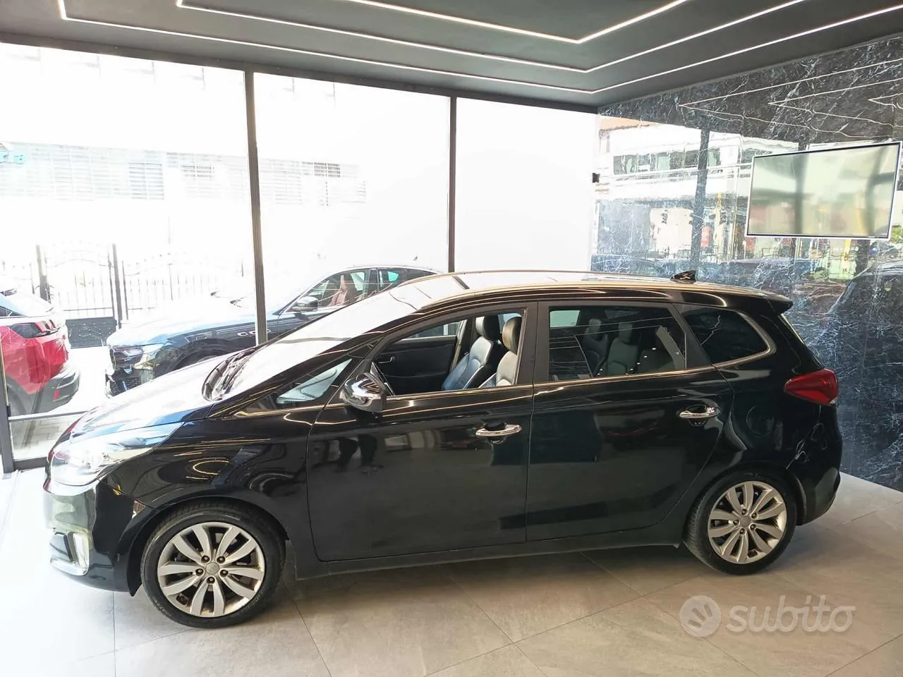 Kia Carens 2015 photo 2
