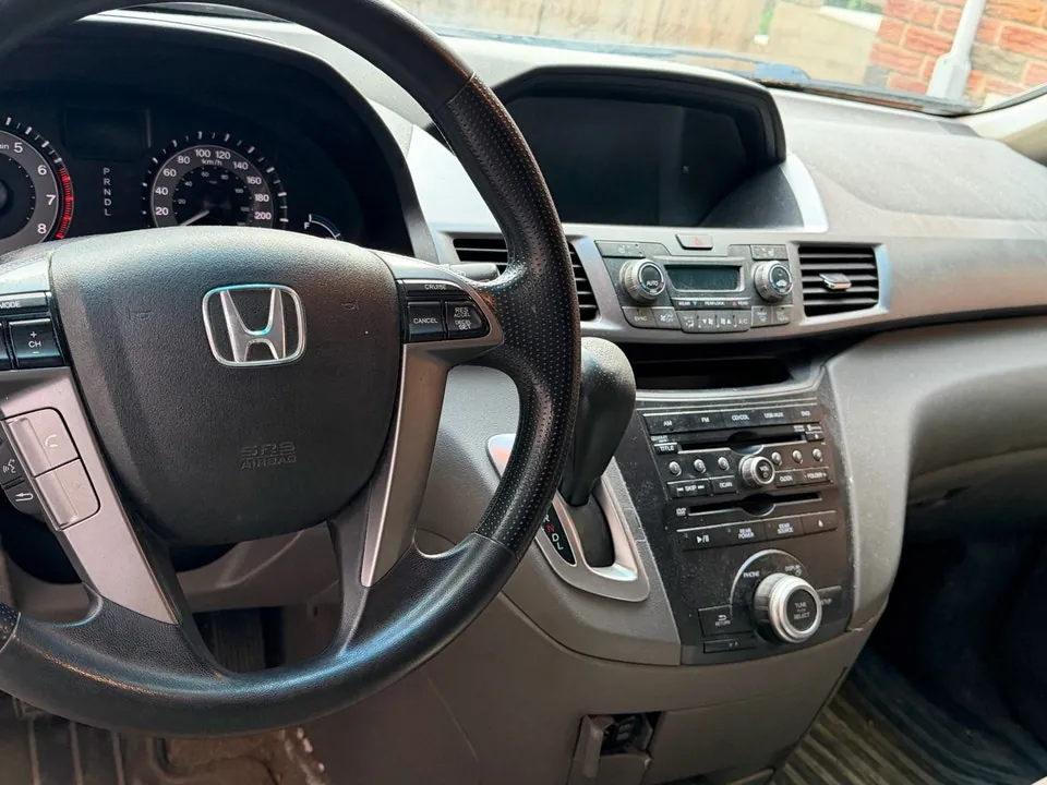 Honda Odyssey 2011 photo 3