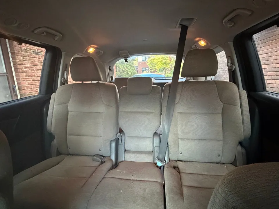 Honda Odyssey 2011 photo 2