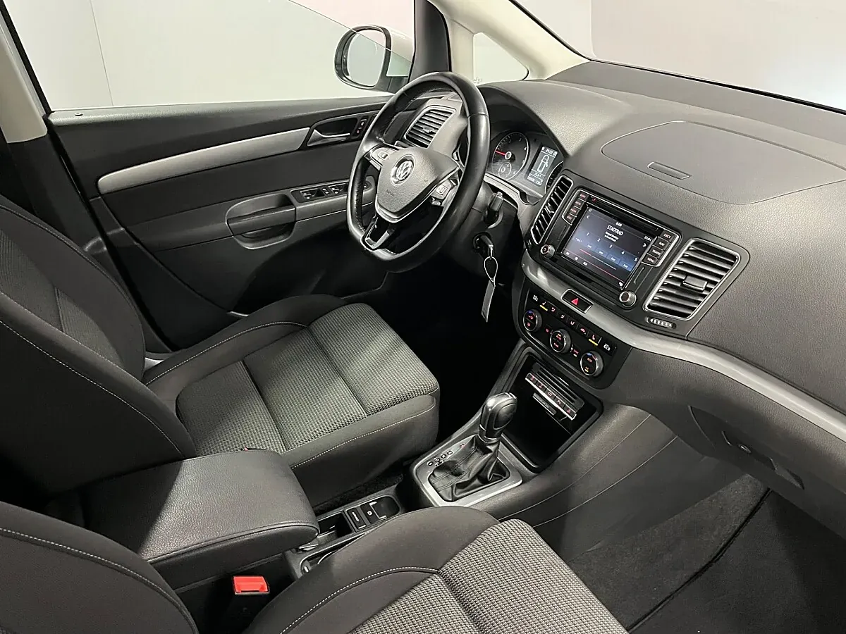 Volkswagen Sharan 2015 photo 2