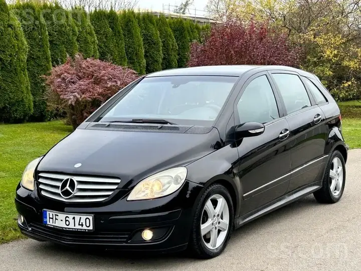 Mercedes-Benz B180