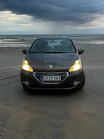 Peugeot 208 2012 photo 4