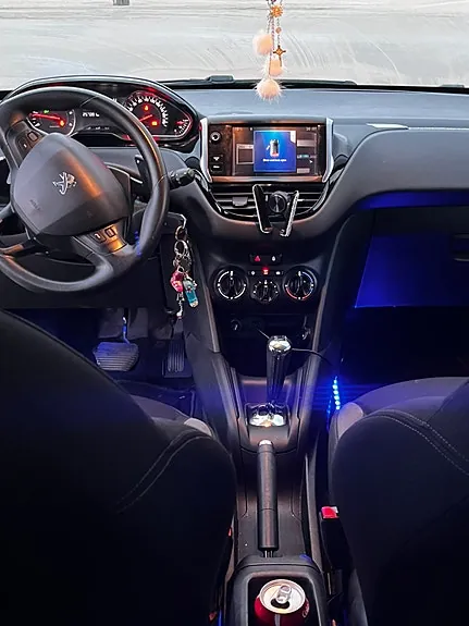 Peugeot 208 2012 photo 5