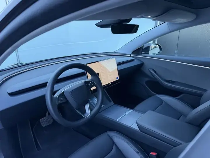 Tesla Model 3 2023 photo 3