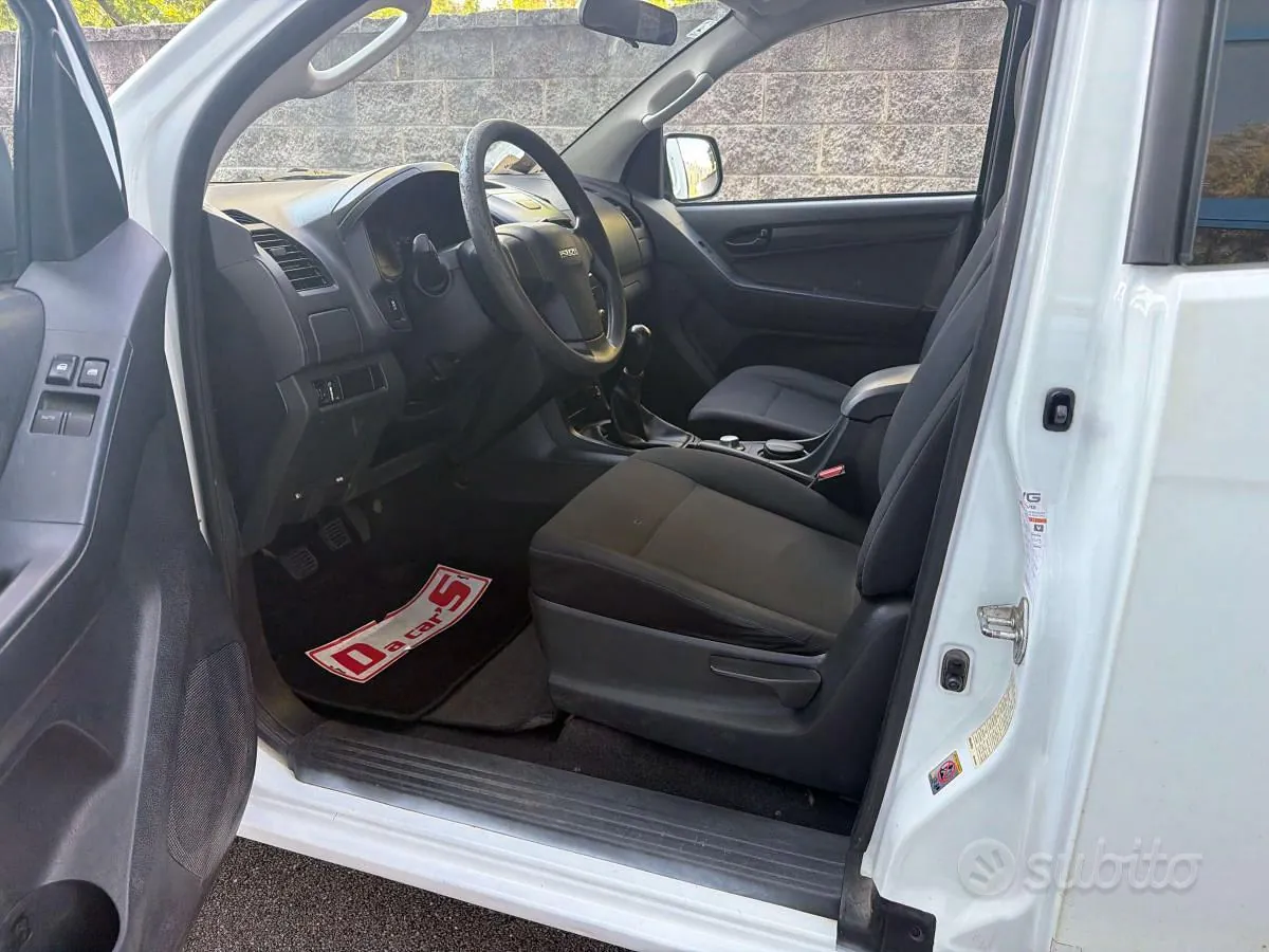 Isuzu D-Max 2015 photo 2