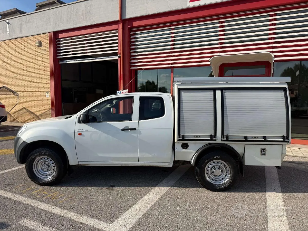 Isuzu D-Max 2015 photo 3